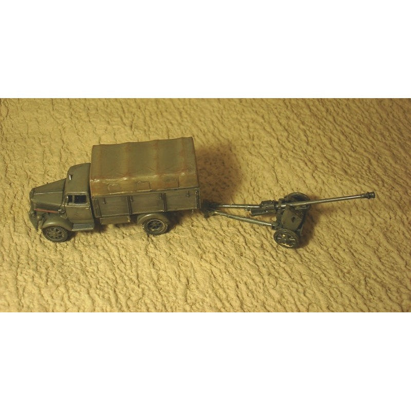 176 PAK 40 Gun and Truck