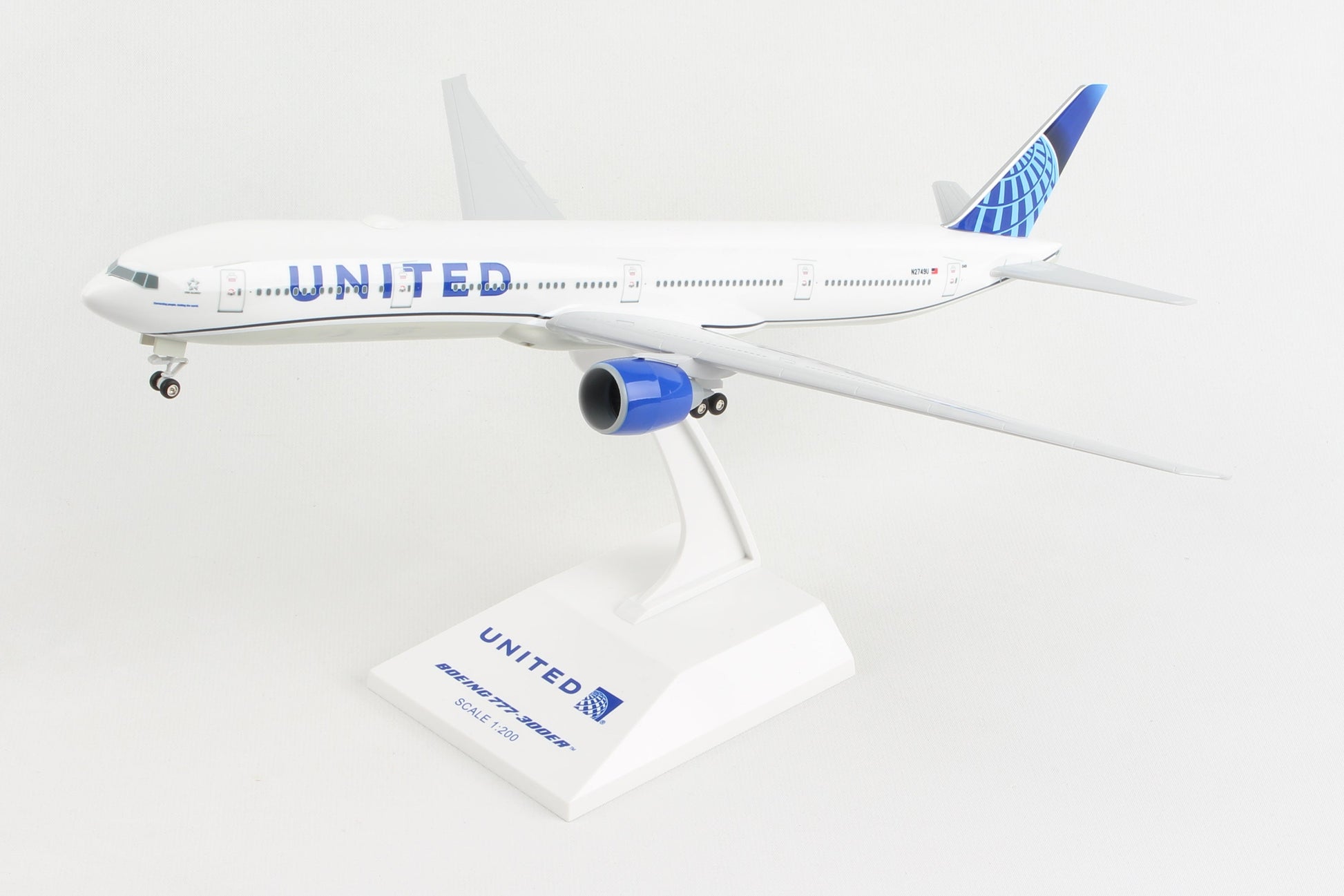 SKR1054 SKYMARKS UNITED 777-300 1/200 W/GEAR 2019 NEW LIVERY