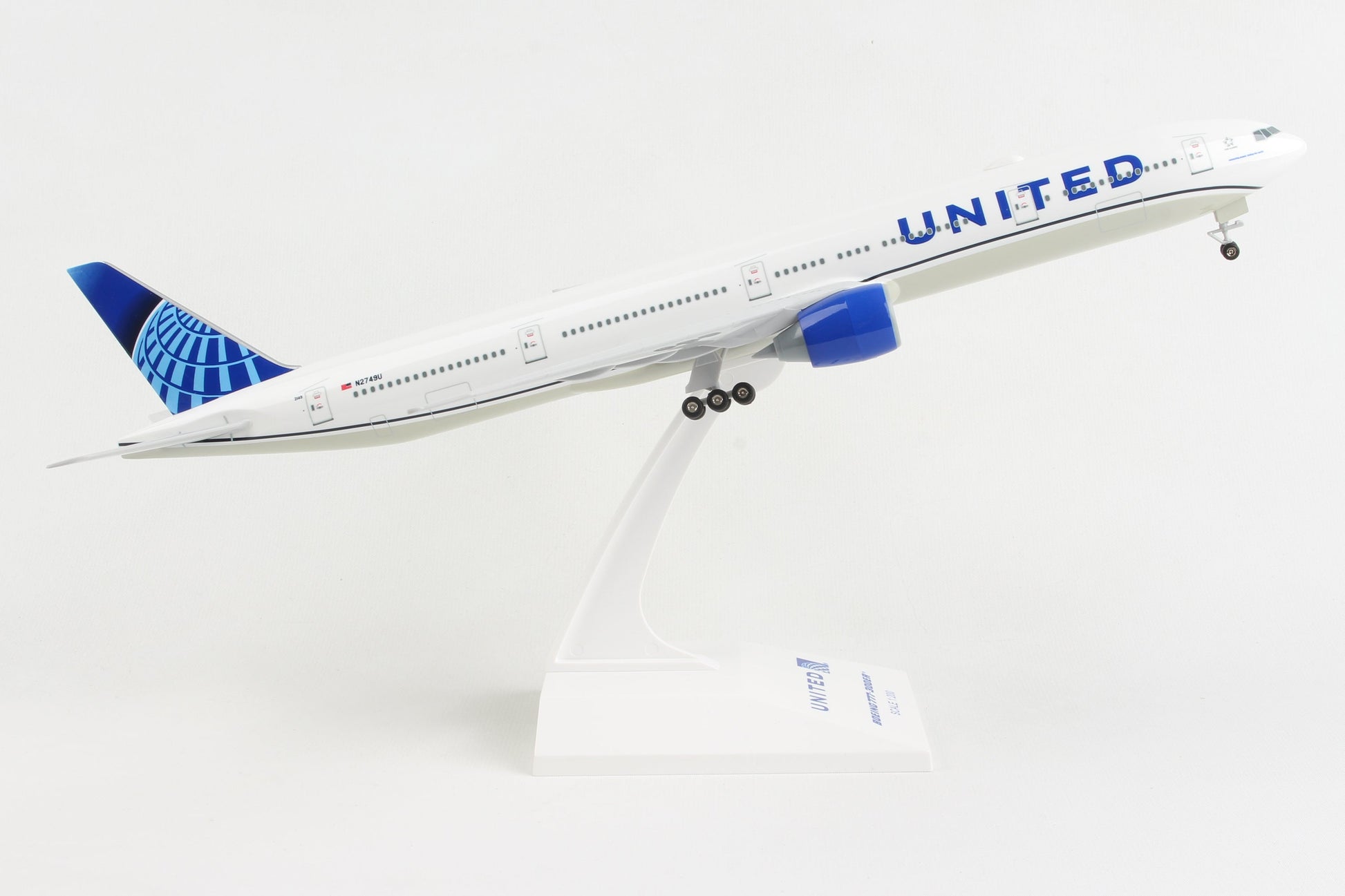 SKR1054 SKYMARKS UNITED 777-300 1/200 W/GEAR 2019 NEW LIVERY