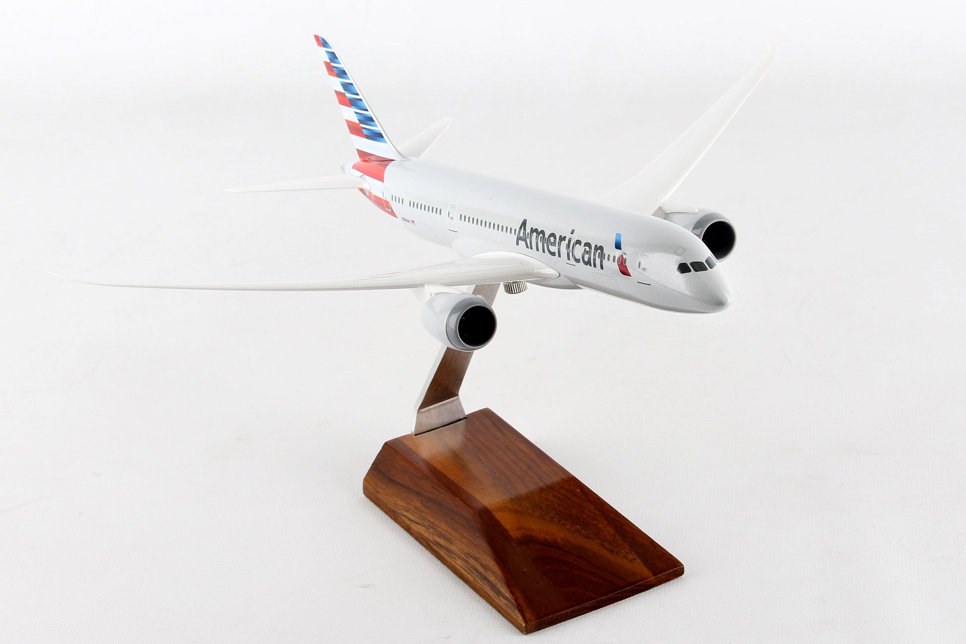 SKR5088 SKYMARKS AMERICAN 787-8 1/200 W/WOOD STAND