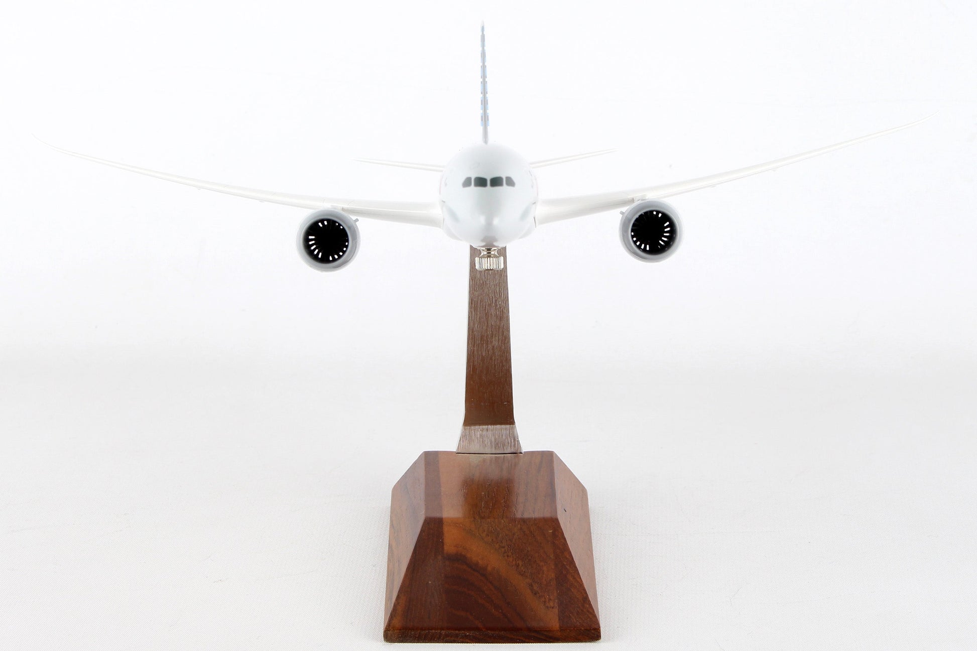 SKR5088 SKYMARKS AMERICAN 787-8 1/200 W/WOOD STAND